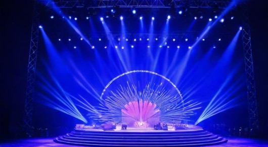 张家港演艺表演：张家港文艺盛宴，泓澜文化引领的演出会场搭建之旅